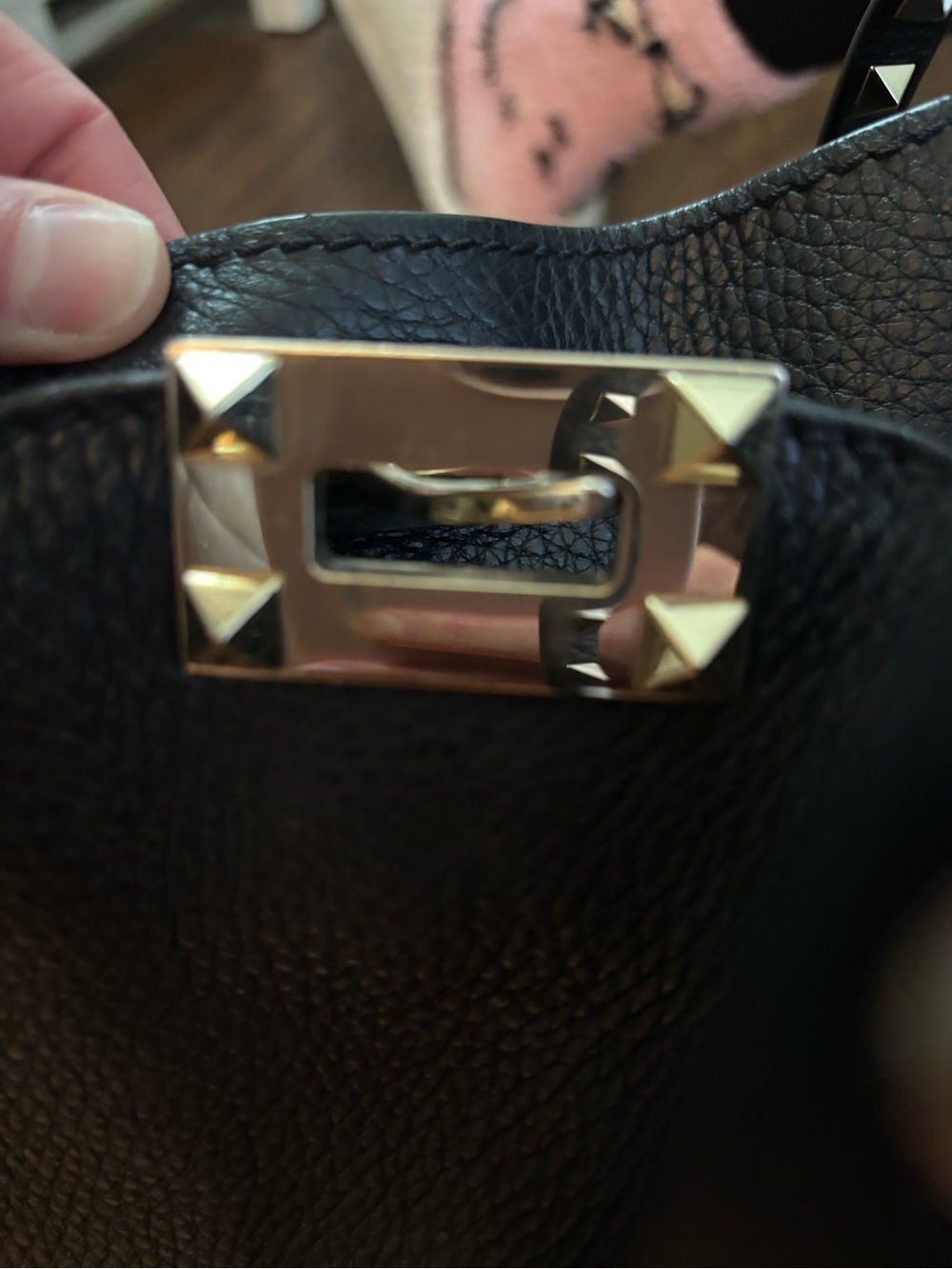 Valentino Garavani Black Pebbled Leather Shoulder Bag with Gold Rockstuds - Picture 5 of 16